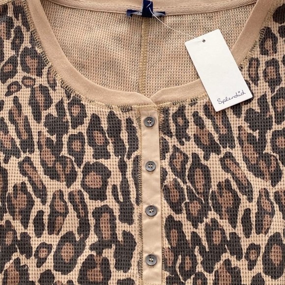 Splendid Forever Leopard Henley Top Warm Sand - Picture 3 of 4